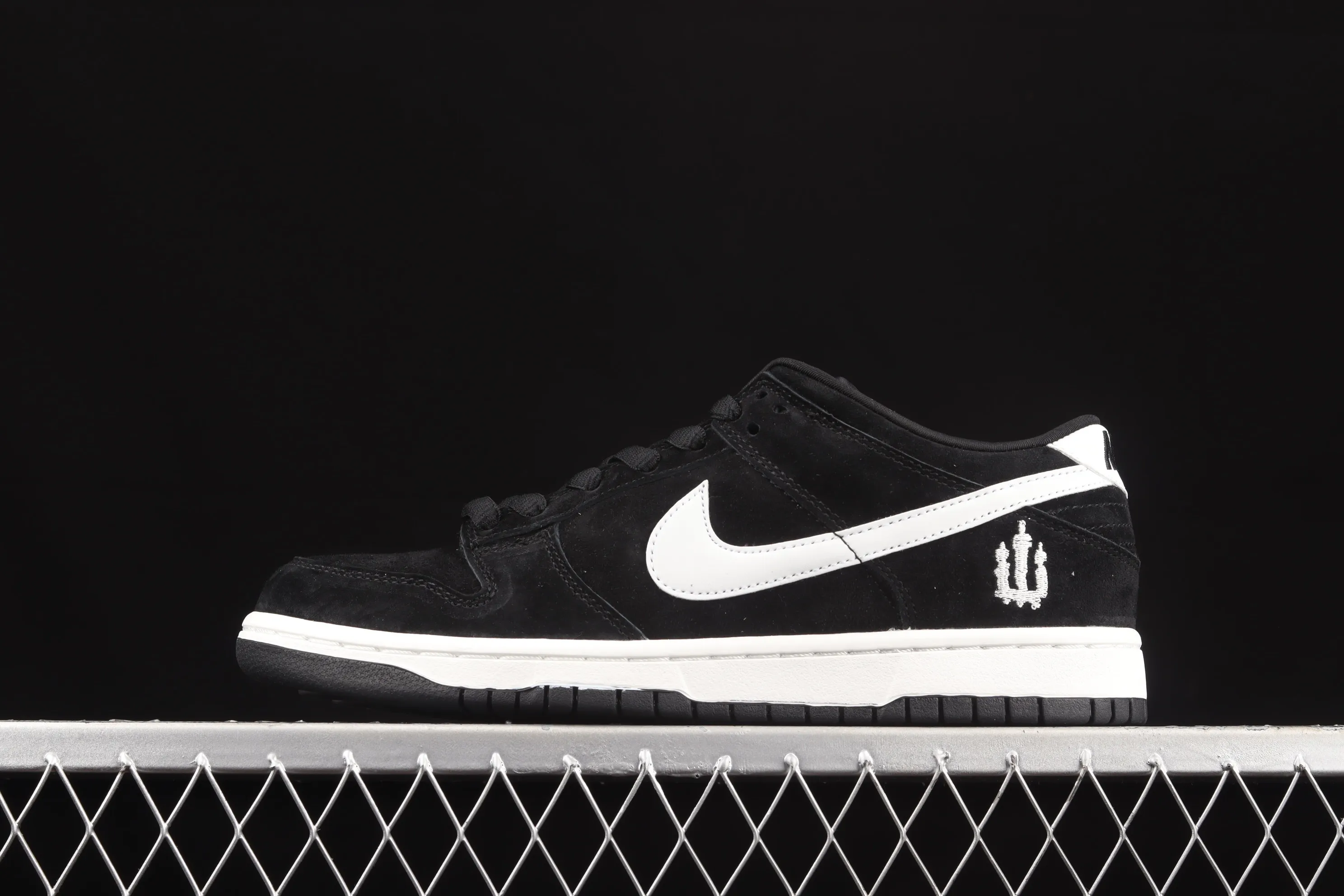 All Categories Nk SB Dunk Series Nk SB Dunk Low Low-top Sneakers J Version Nk Dunk Low Pro SB "Weiger" Hiroshima Candlestick SB Smashing Backboard Fashion Casual Sneakers 304292-014
